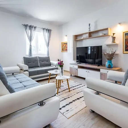 Pizzelli Villa Orasac