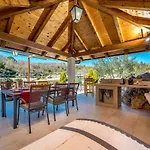Pizzelli Villa *