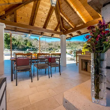 Pizzelli Villa *